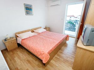 18321673-Ferienwohnung-4-Trogir-300x225-3