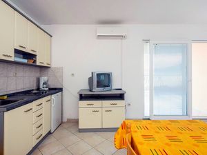 18322596-Ferienwohnung-2-Trogir-300x225-2