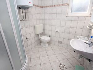 18321673-Ferienwohnung-4-Trogir-300x225-5