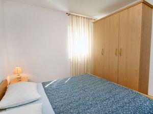 18322596-Ferienwohnung-2-Trogir-300x225-4