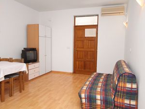 18322430-Ferienwohnung-4-Trogir-300x225-1