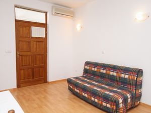 18322430-Ferienwohnung-4-Trogir-300x225-2