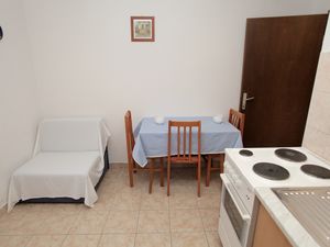 18322832-Ferienwohnung-2-Trogir-300x225-1