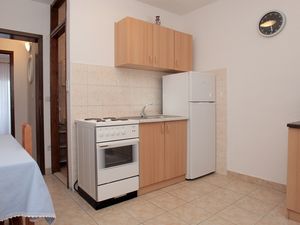 18322832-Ferienwohnung-2-Trogir-300x225-4