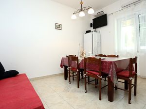 18510703-Ferienwohnung-6-Trogir-300x225-1