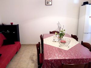 18510703-Ferienwohnung-6-Trogir-300x225-3