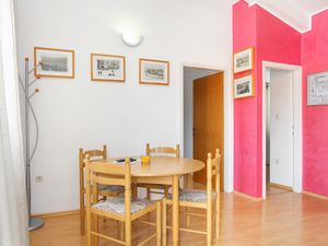 18693201-Ferienwohnung-4-Trogir-300x225-2