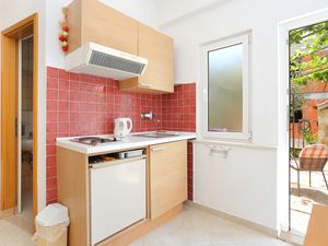 18688470-Ferienwohnung-2-Trogir-300x225-2