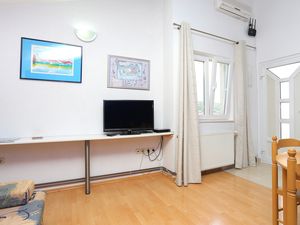 18693202-Ferienwohnung-2-Trogir-300x225-3