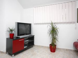 18693203-Ferienwohnung-2-Trogir-300x225-1