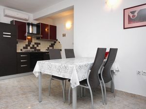 18693203-Ferienwohnung-2-Trogir-300x225-2