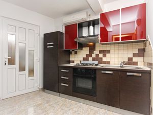 18693203-Ferienwohnung-2-Trogir-300x225-4