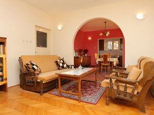 18689030-Ferienwohnung-6-Trogir-300x225-3