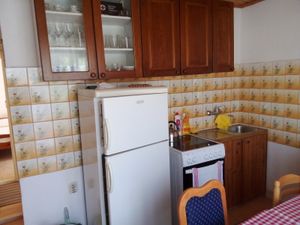 18956509-Ferienwohnung-9-Trogir-300x225-3