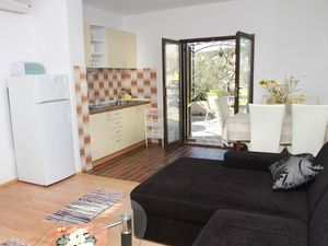 18953702-Ferienwohnung-6-Trogir-300x225-4