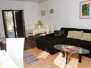 18953702-Ferienwohnung-6-Trogir-300x225-5