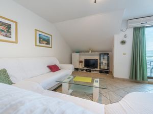 18975674-Ferienwohnung-5-Trogir-300x225-1