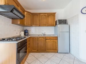 18976926-Ferienwohnung-5-Trogir-300x225-3