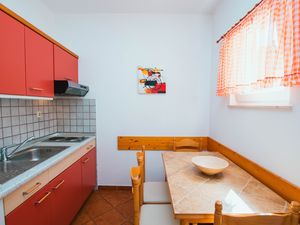 19009580-Ferienwohnung-4-Trogir-300x225-1