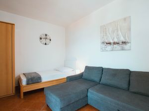 19009580-Ferienwohnung-4-Trogir-300x225-5