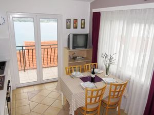 19050847-Ferienwohnung-4-Trogir-300x225-2