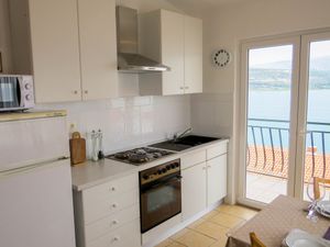 19050847-Ferienwohnung-4-Trogir-300x225-4