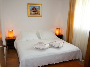 19050847-Ferienwohnung-4-Trogir-300x225-5