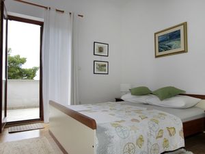 19059931-Ferienwohnung-5-Trogir-300x225-3