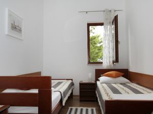 19059931-Ferienwohnung-5-Trogir-300x225-5