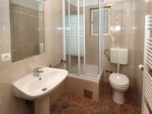 19059920-Ferienwohnung-4-Trogir-300x225-5