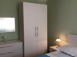 19184164-Ferienwohnung-6-Trogir-300x225-5