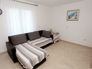 19308382-Ferienwohnung-5-Trogir-300x225-2