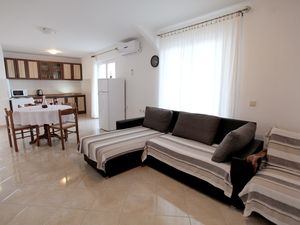 19308382-Ferienwohnung-5-Trogir-300x225-3