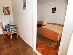 19385635-Ferienwohnung-2-Trogir-300x225-1