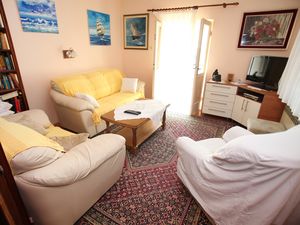 19385714-Ferienwohnung-6-Trogir-300x225-1