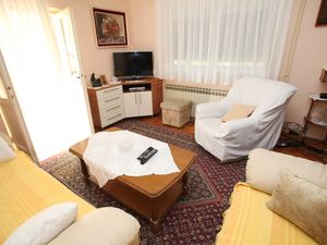 19385714-Ferienwohnung-6-Trogir-300x225-2