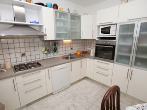 19385714-Ferienwohnung-6-Trogir-300x225-4