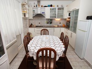 19385714-Ferienwohnung-6-Trogir-300x225-5