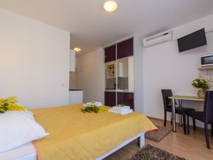 19690051-Ferienwohnung-2-Trogir-300x225-3