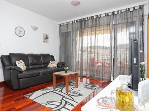 21666395-Ferienwohnung-4-Trogir-300x225-1