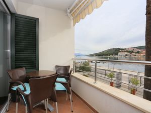 21666389-Ferienwohnung-6-Trogir-300x225-0