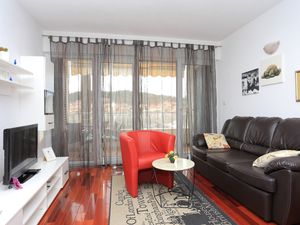 21666389-Ferienwohnung-6-Trogir-300x225-3