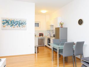 21666397-Ferienwohnung-4-Trogir-300x225-4