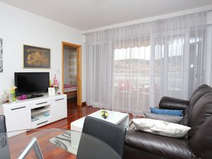 21666393-Ferienwohnung-4-Trogir-300x225-2