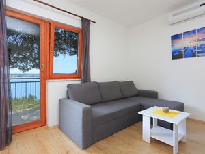 21944107-Ferienwohnung-3-Trogir-300x225-1