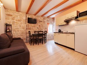 21948915-Ferienwohnung-4-Trogir-300x225-1