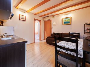 21948915-Ferienwohnung-4-Trogir-300x225-2