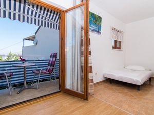 22075311-Ferienwohnung-3-Trogir-300x225-2