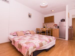 22074399-Ferienwohnung-4-Trogir-300x225-1