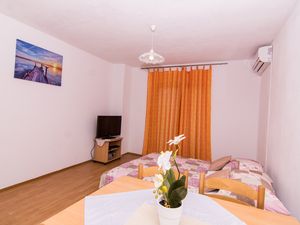 22074399-Ferienwohnung-4-Trogir-300x225-4